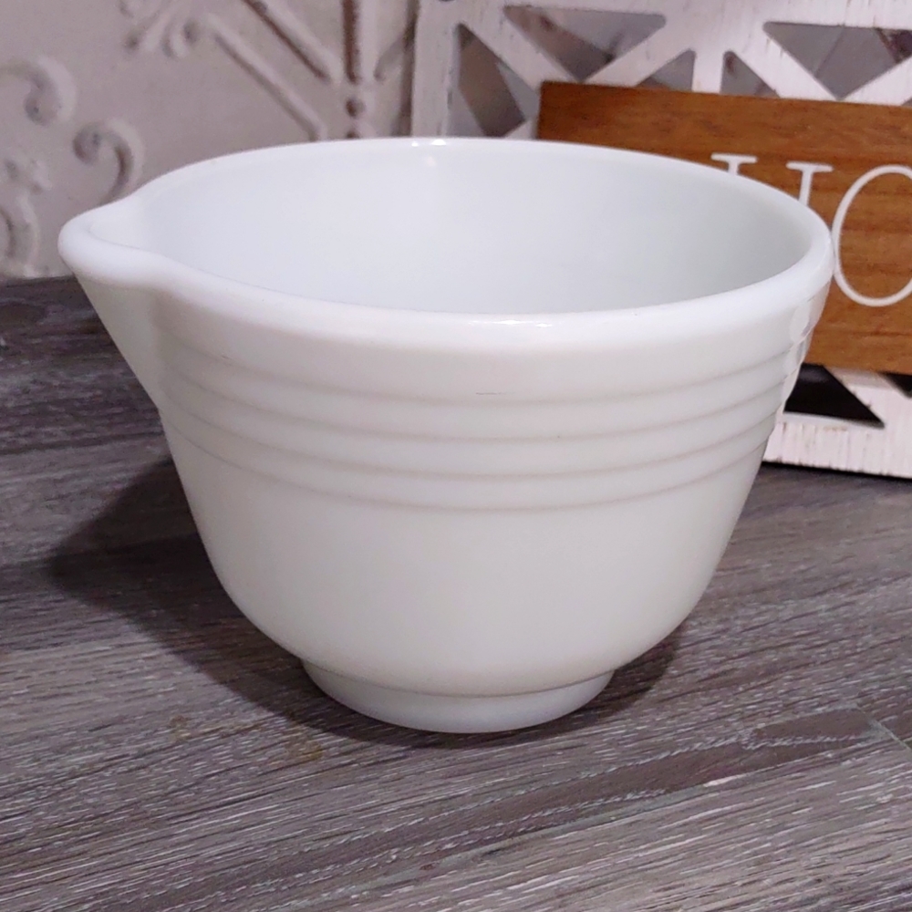 Pyrex Hamilton Beach milk white mixing bowl